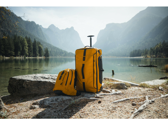 Paradiver Light  soft travel bag with wheels