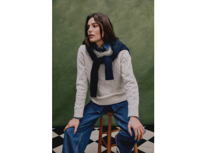 Erä naisten neuleita 2 kpl 110€