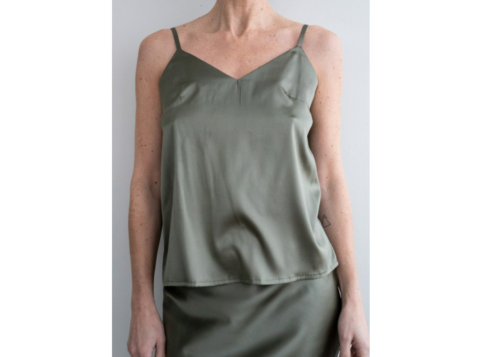 V-NECK SILK TOP GREEN
