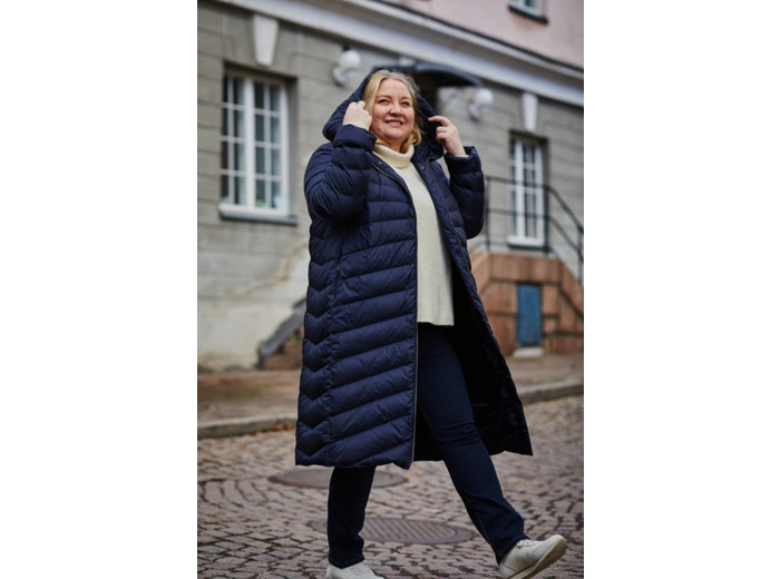 Säde plustyylin kevytuntuvatakki