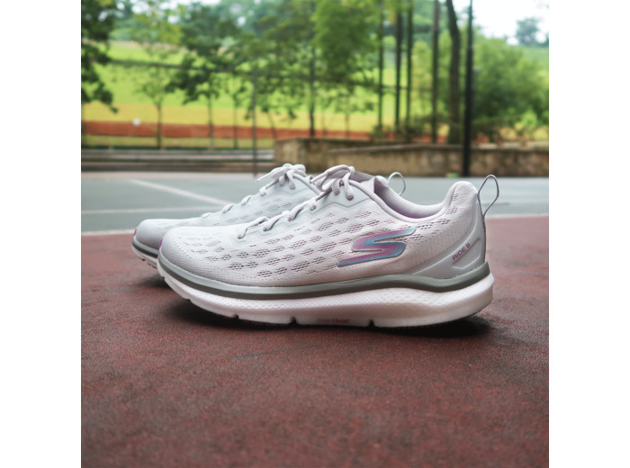 Kaikki Kengät Last Pairs hyllyistä -40% lisäalennuksella. Tarjous voimassa Friends jäsenille 31.1-8.2.2026