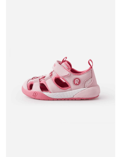 Taaperoiden sandaalit Lomalla