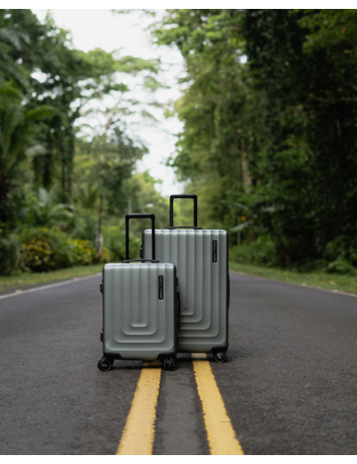Focus hardcase luggage with 2 point locks, made in Europe with polycarbonate material