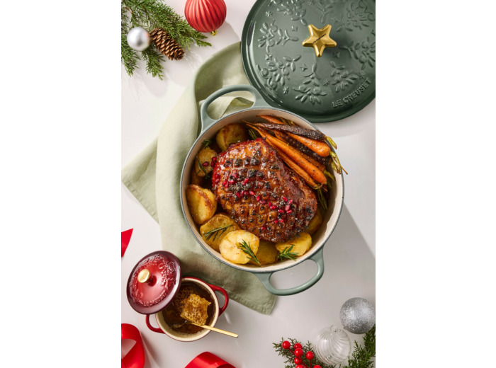 Cast Iron Christmas Round Casserole with Gold Star Knob and Tree Relief